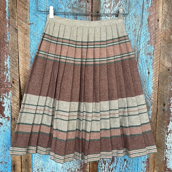 Vintage Wool Pleated Skirt Size Small - Picture 1 of 3